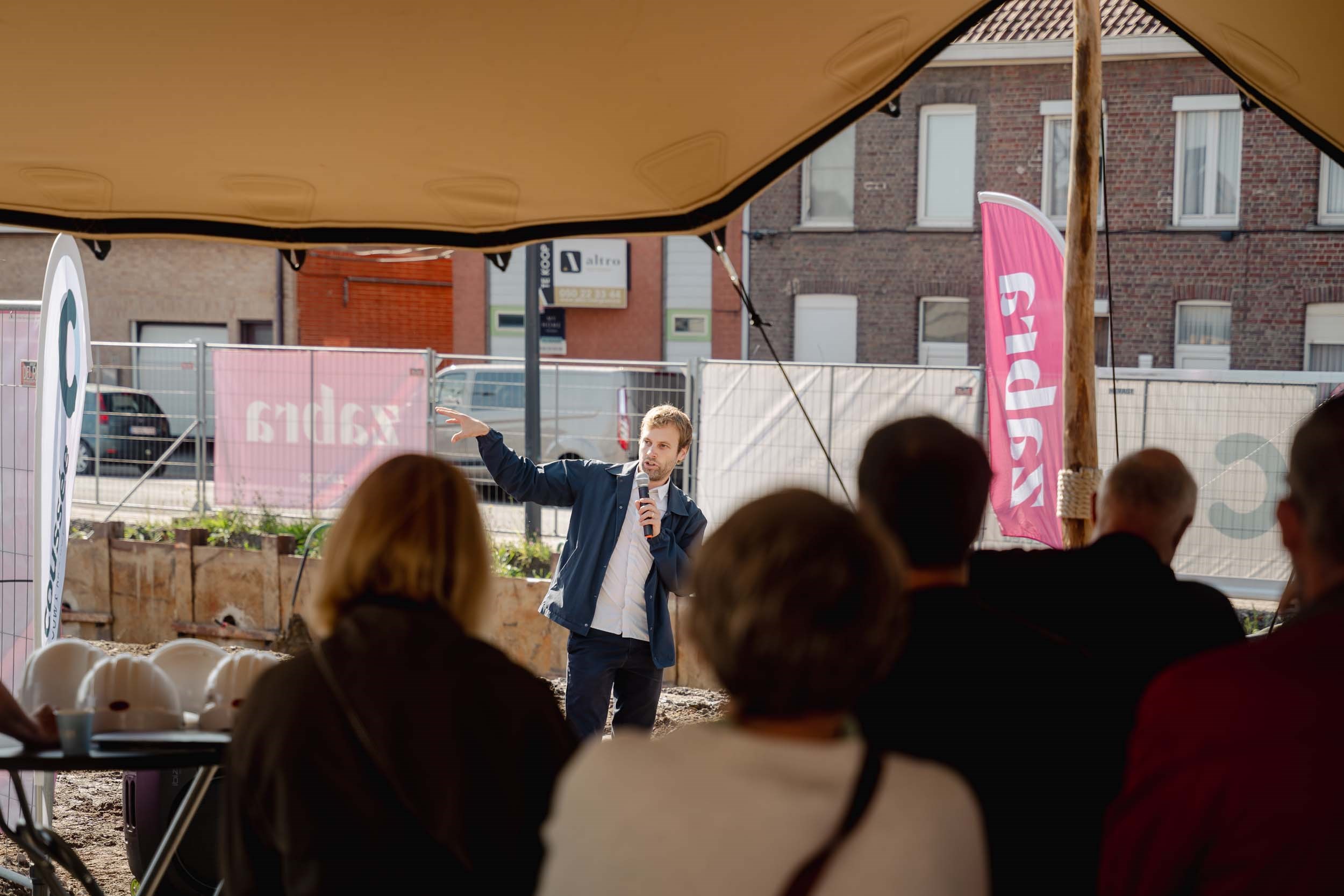 La première colonne à Business Park Awans